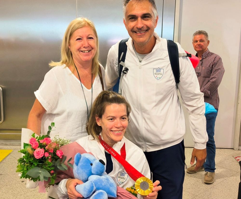 Επέστρεψαν με χαμόγελα και 13 μετάλλια οι Έλληνες Παραολυμπιονίκε (vid-pics) runbeat.gr